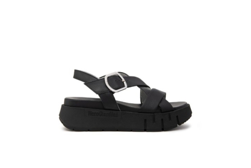 An image of Nero Giardini 'E513696D' chunky sandal - black