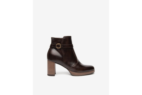 An image of Nero Giardini 'I513821D' ankle boot - chocolate