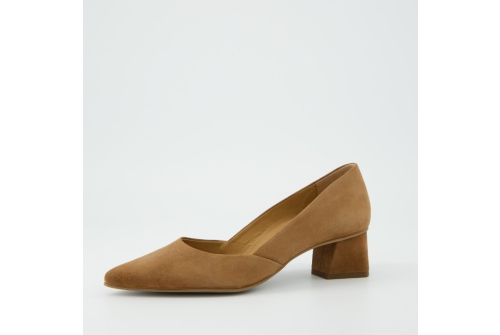 An image of Paul Green '3815'  Tan Suede Court Shoe