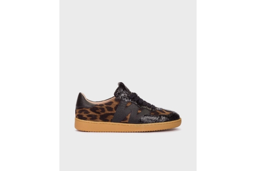 An image of Wonders 'AP-2010' sneaker - leo black 